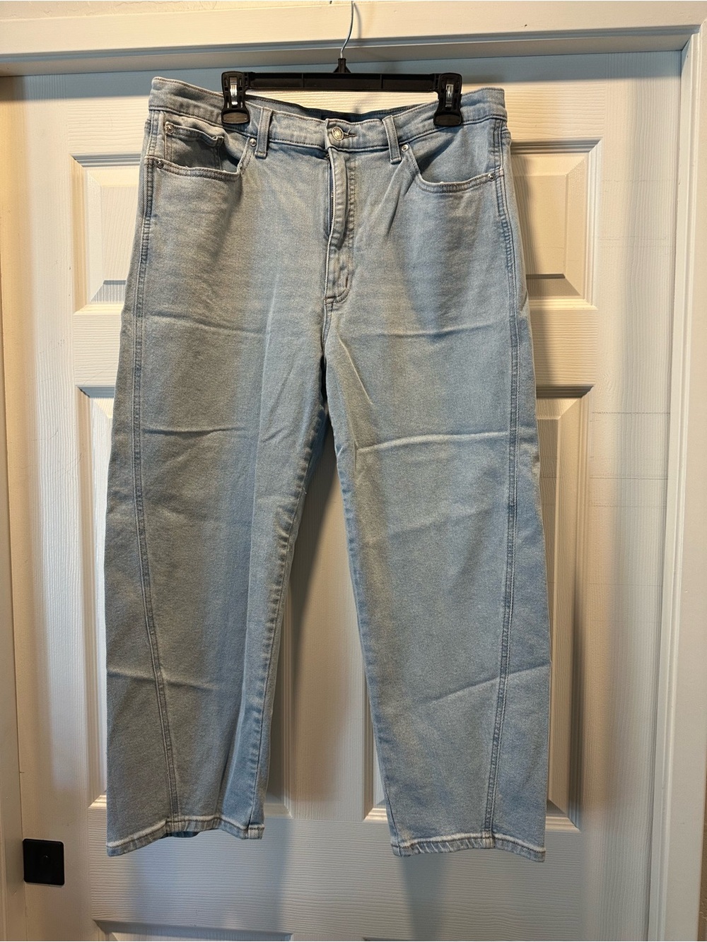 Women’s Cropped Light Blue Jeans — Barrel